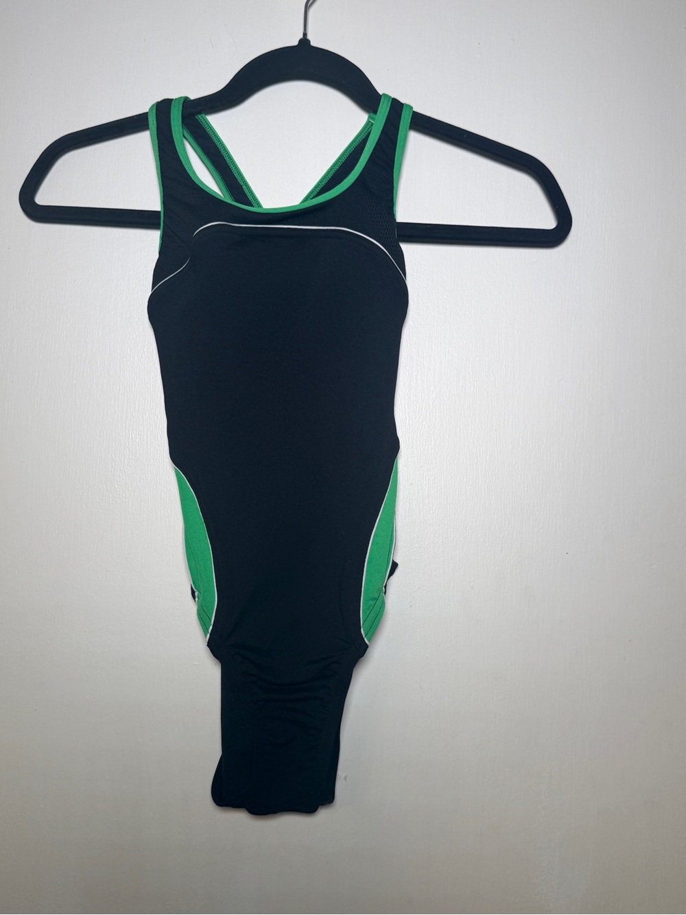 Speedo Girls Sz 8 Black and Green One-Piece Athletic Swimsuit NWT